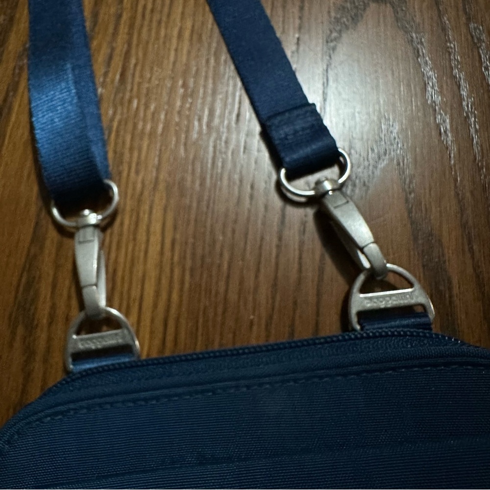 Baggallini crossbody navy blue travel purse bag with‎ lots slots and space - Picture 4 of 6